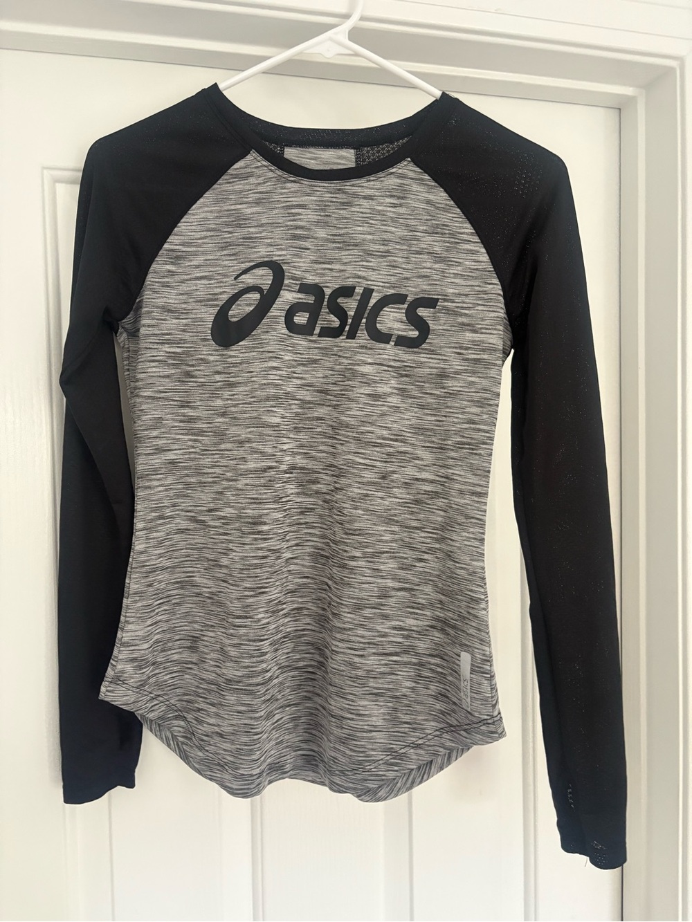 Asics Women's Gray Heather and Black Long-Sleeve Performance Top